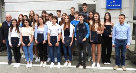 devetošolci in devetošolke_ki so bili vseh devet let šolanja odlični1